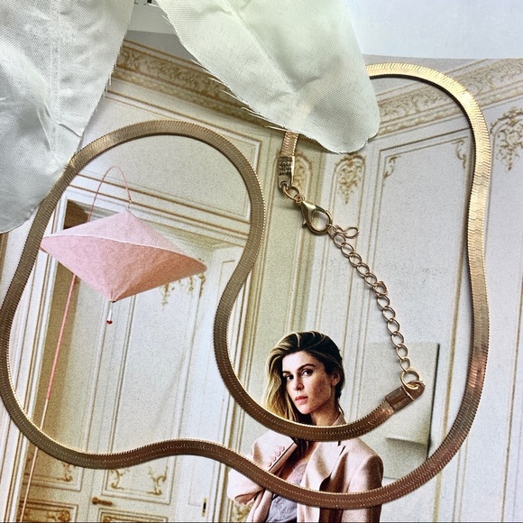 *Gold Timeless Vintage Snake Chain Classic Necklace* - Picture 4 of 5